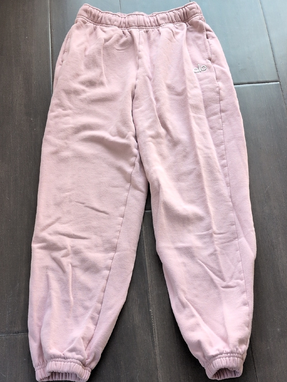 ALO Yoga Accolade Sweatpants In Baby Pink
